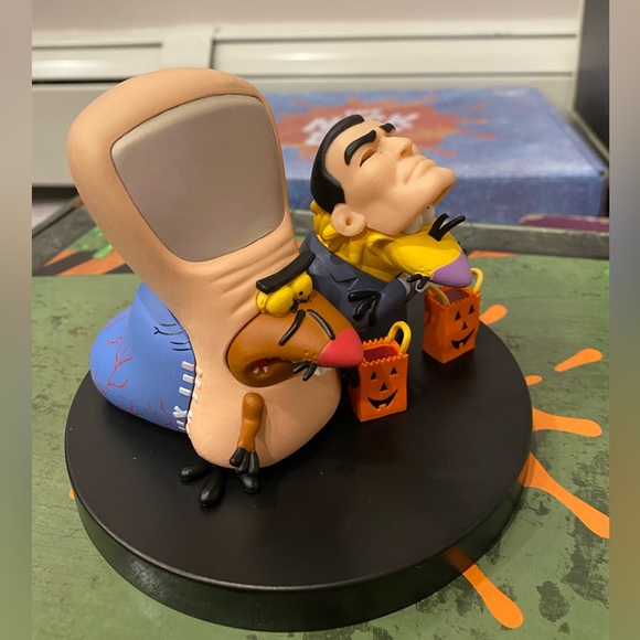 Angry Beavers Halloween Vinyl Figure - Picture 2 of 3